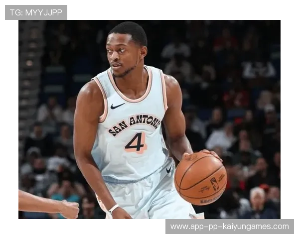 马刺力克鹈鹕，福克斯复出助队取胜，马刺队员福克斯去哪里了